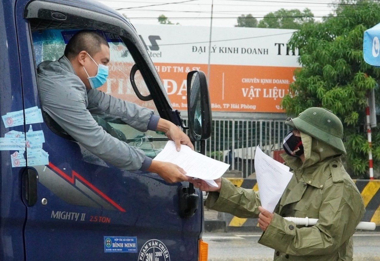 Thai Binh van yeu cau xet nghiem nCoV voi nguoi vao tinh hinh anh