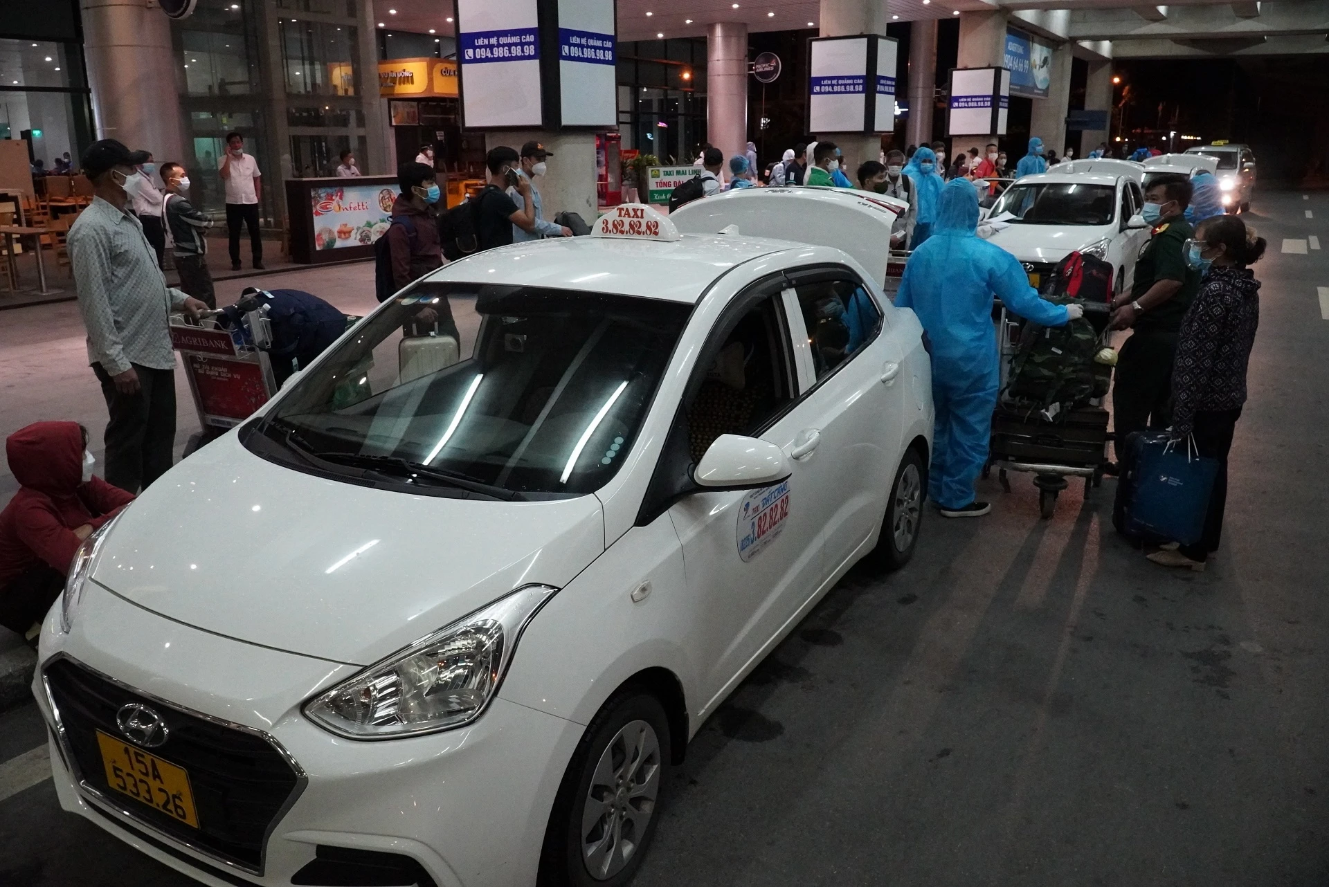 doanh nghiep taxi tai Cat Bi gap kho anh 1