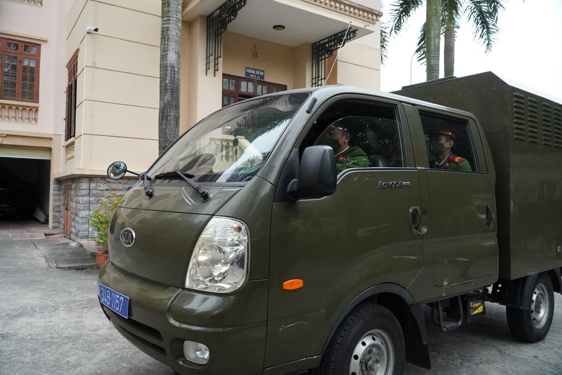 phien toa xu ke giet chu no anh 8