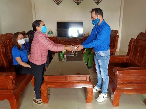 tra lai 400 trieu nhat duoc anh 1