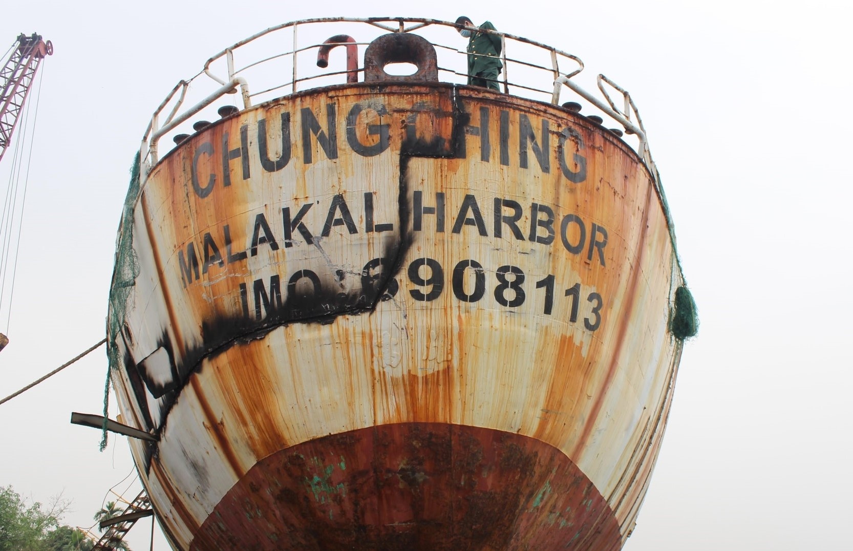 Khoi to vu buon lau tau bien 3.200 tan de pha do, ban sat vun hinh anh