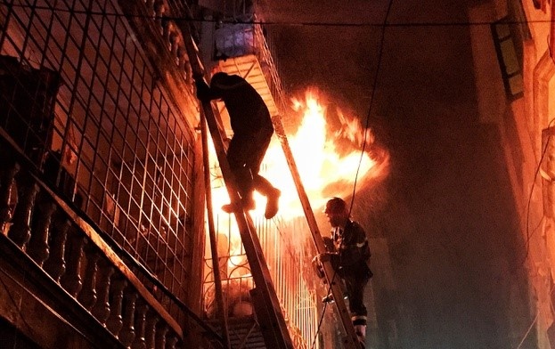 Chay nha luc rang sang, 3 nguoi tu vong hinh anh