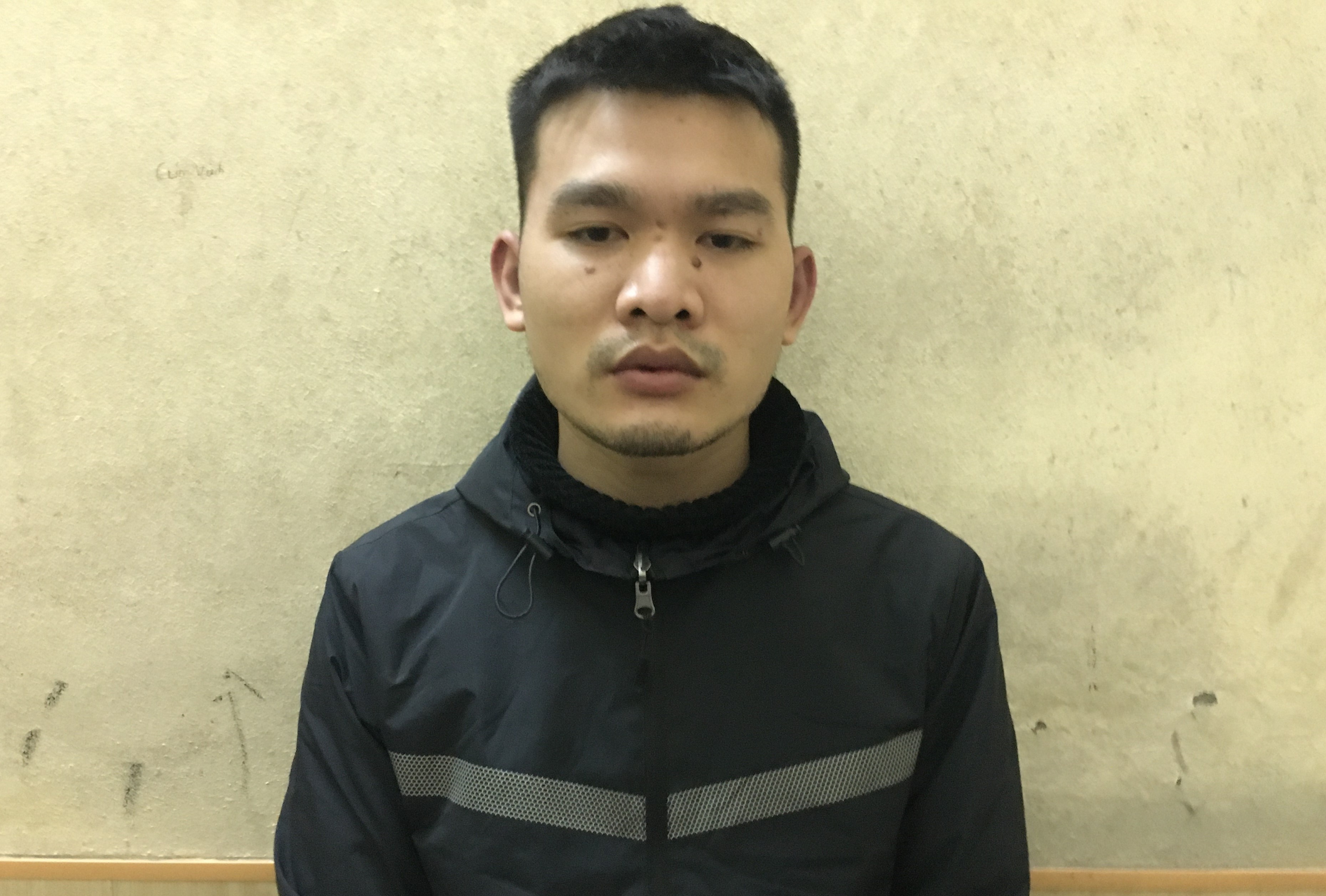 Nhan vien tiep thi doa tat axit, tong tien nguoi dan o Hai Phong hinh anh