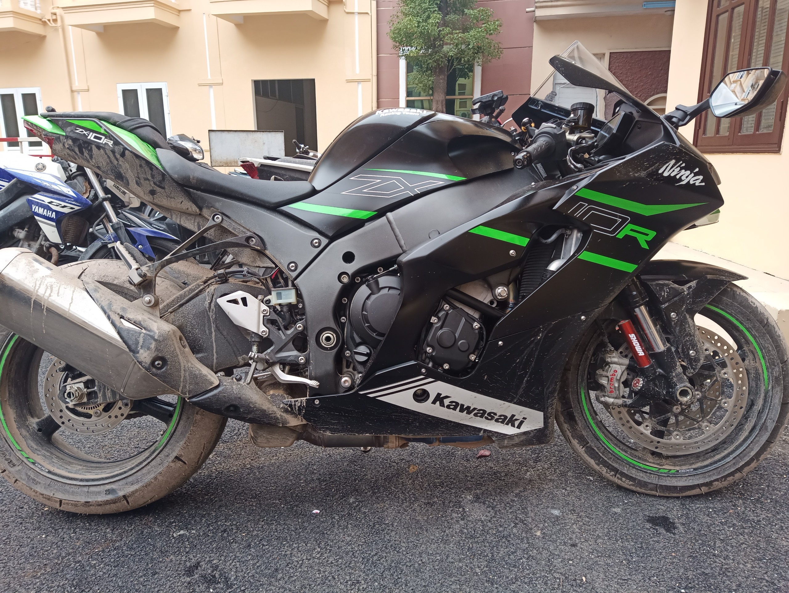 Hanh trinh tron chay, mua xe phan khoi lon cua ke cuop ngan hang hinh anh