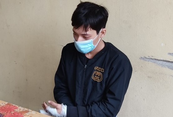 Hai anh em ho gia nu gioi, dung sung nhua cuop taxi hinh anh