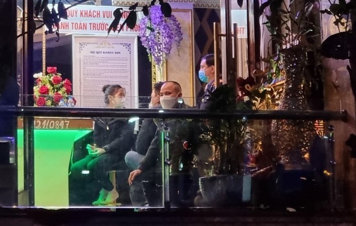 Chu khach san 7 tang o TP Thai Binh bi bat tam giam hinh anh