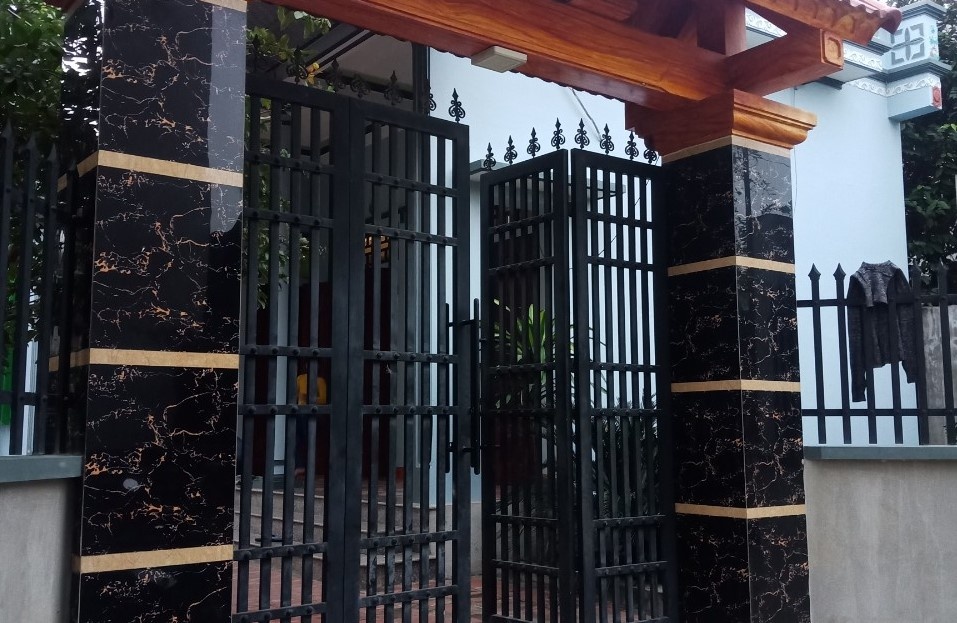 nguoi dan ve an Tet bi khoa cua anh 2