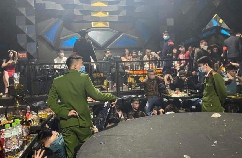 115 nguoi duong tinh voi ma tuy trong bar K Club hinh anh