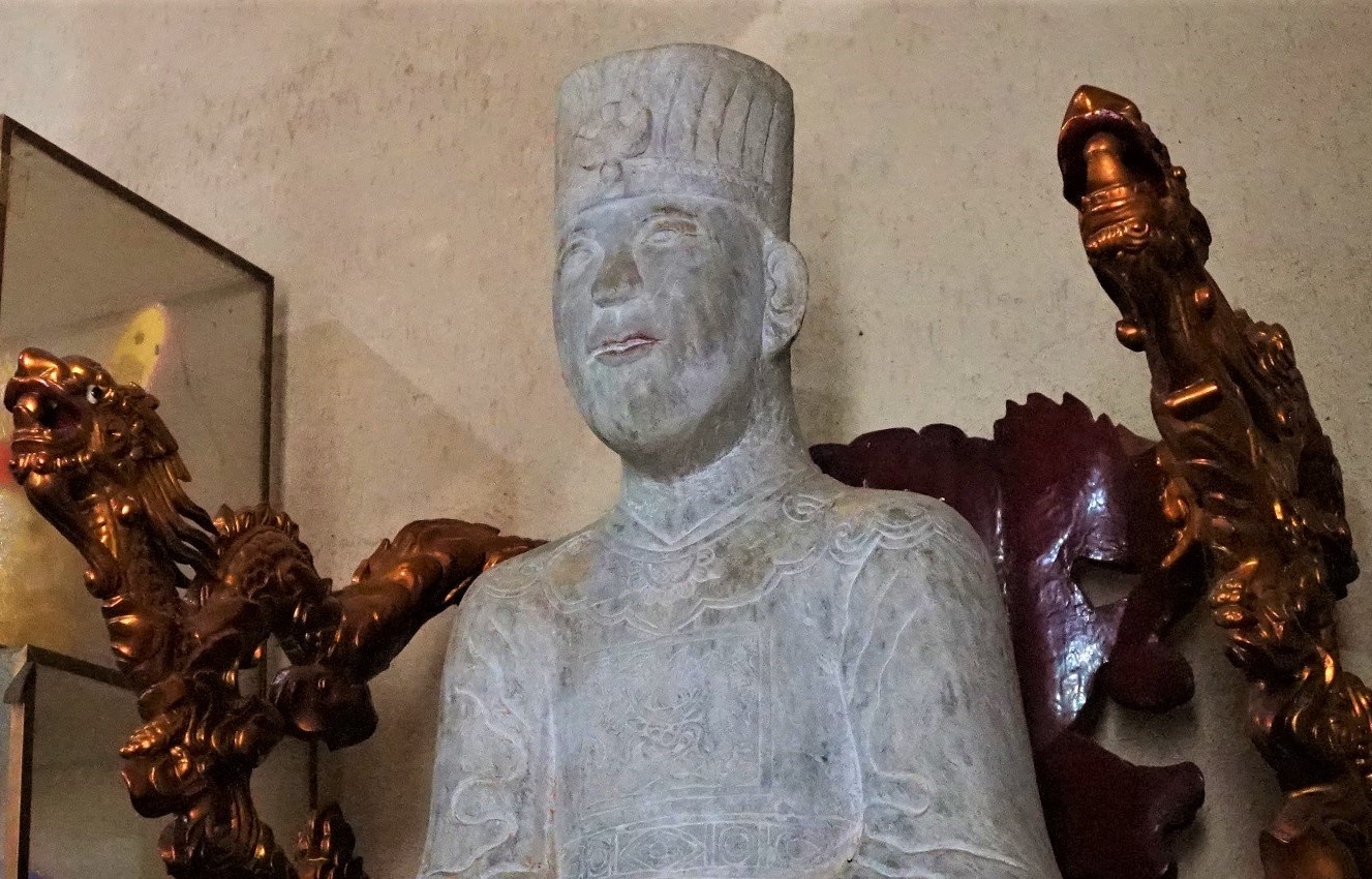 Ngoi chua nghin nam tuoi co 2 bao vat quoc gia hinh anh