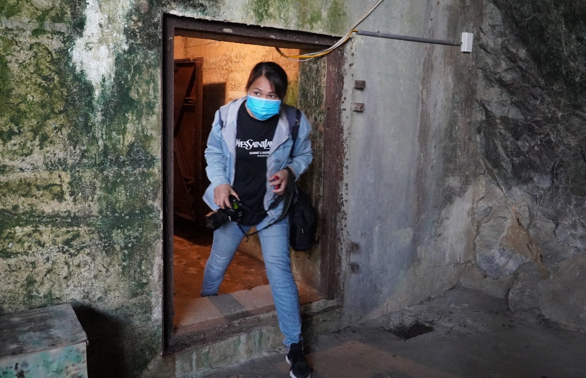 Benh vien da chien trong hang nui o dao Cat Ba hinh anh