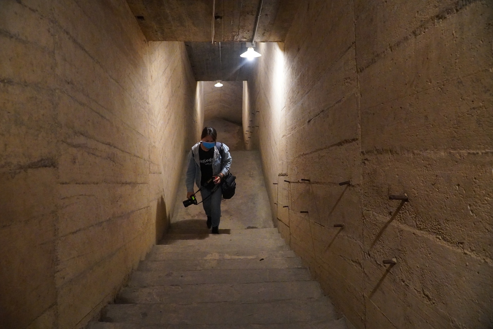 benh vien da chien trong hang anh 13