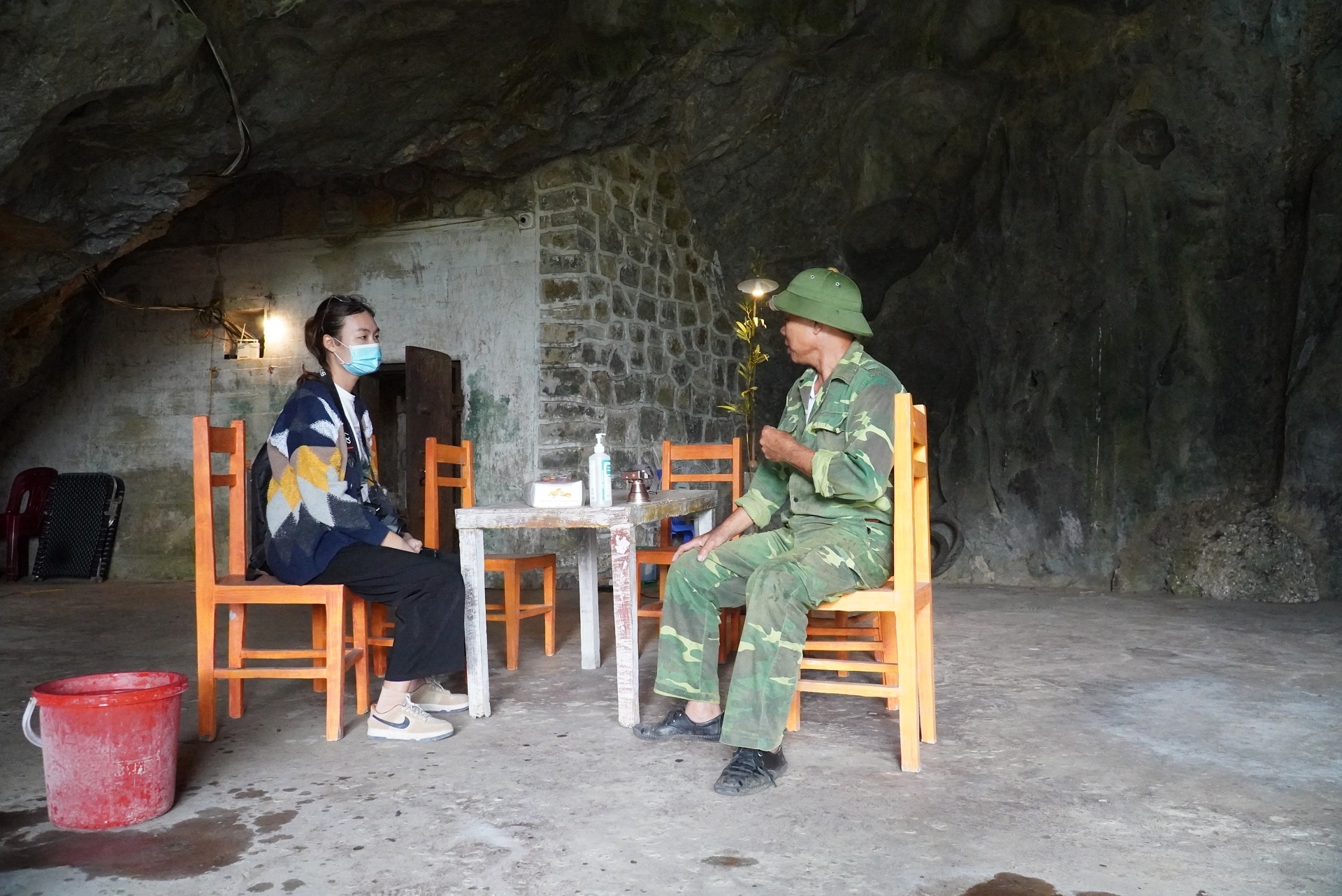 benh vien da chien trong hang anh 3