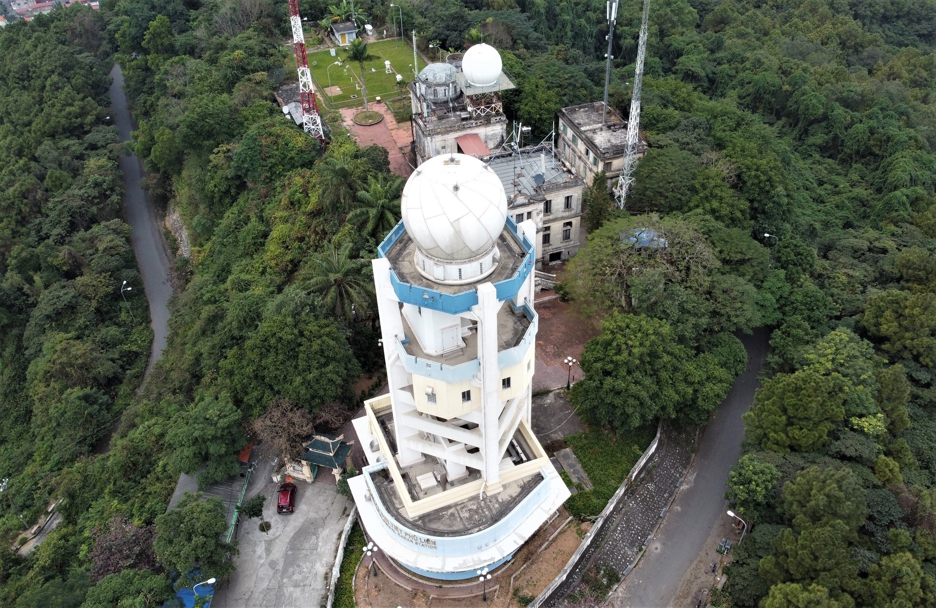 Dai khi tuong thuy van co kinh tren dinh Phu Lien hinh anh