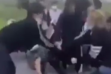 Hai Phong chi dao xu ly vu nu sinh danh nhau hinh anh