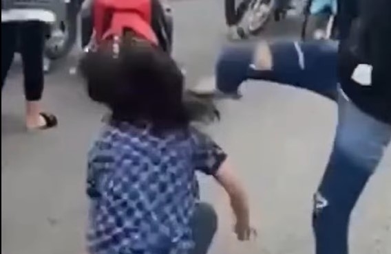 Cong an thong tin vu nu sinh Hai Phong danh nhau hinh anh