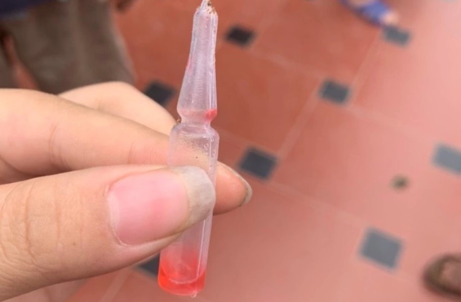 bé mắc covid-19 uống diệt chuột ảnh 2 be mac covid-19 uong diet chuot anh 2