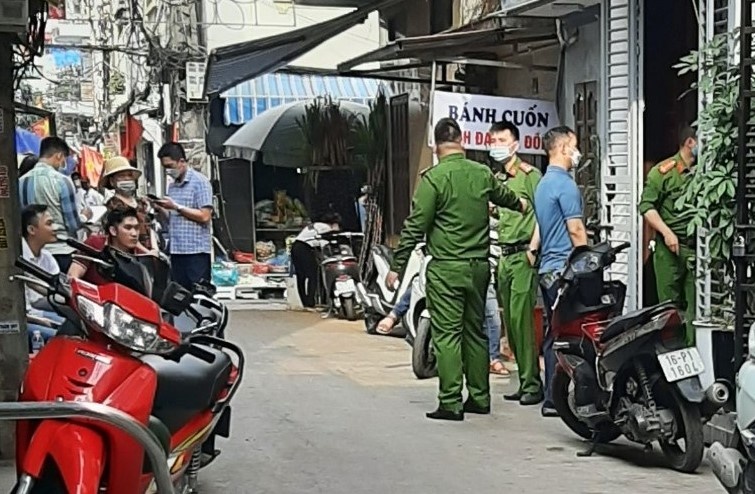 Cha dung bua danh con trai trong thuong hinh anh