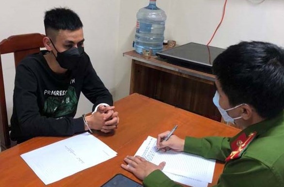 Ten cuop cam dao nhon va sung nhua cuop tiem vang khai gi? hinh anh