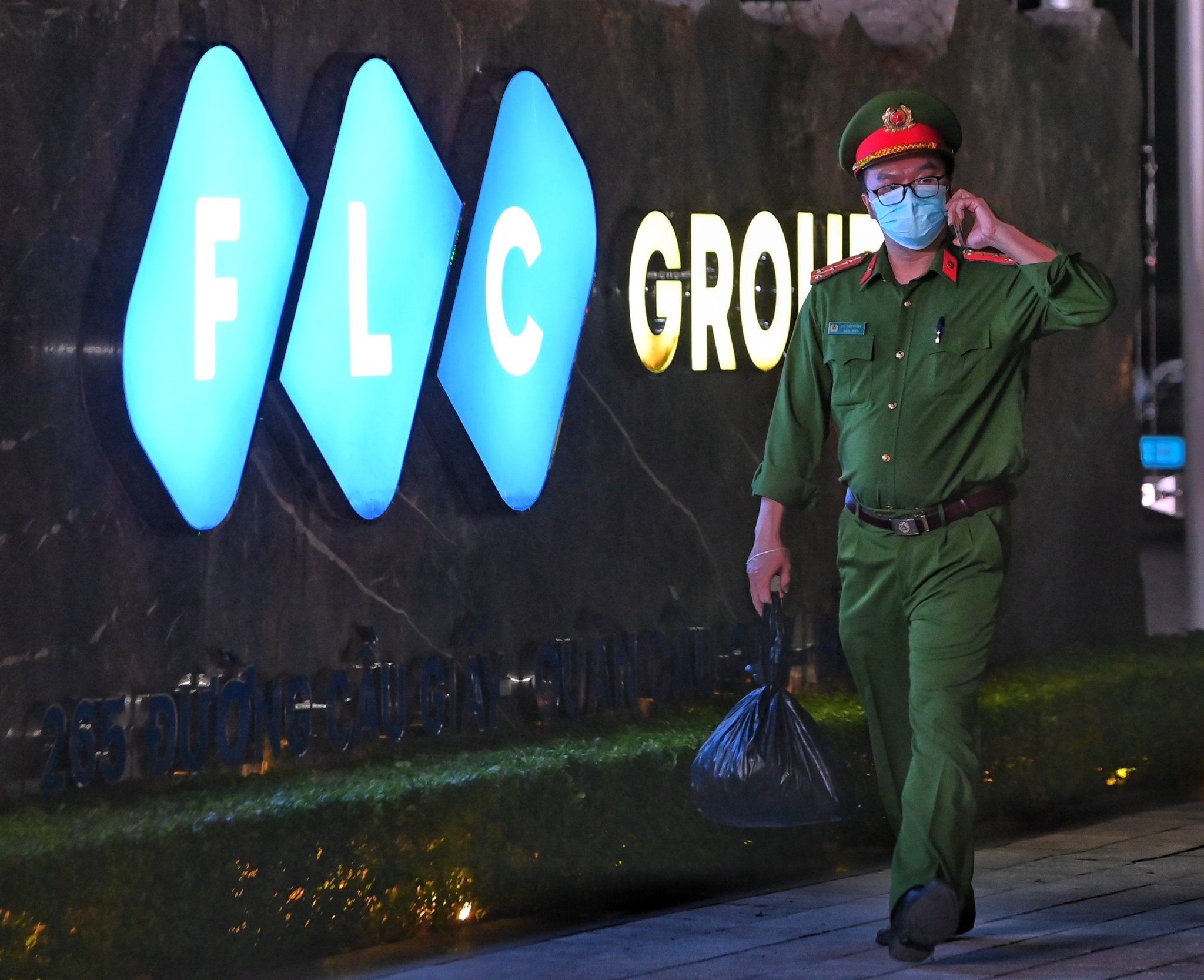 Trinh Van Quyet thao tung chung khoan anh 2