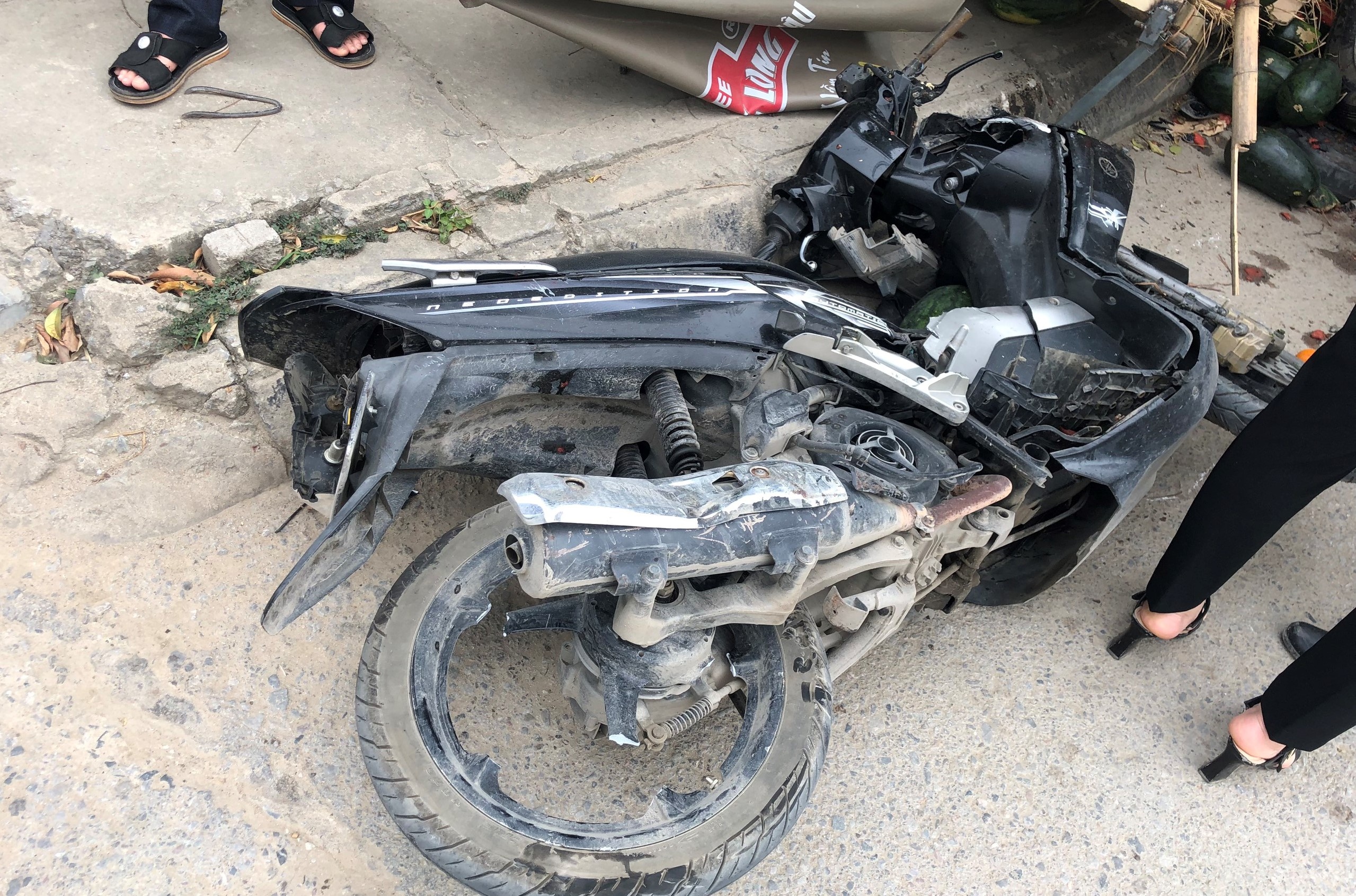 nguyen nhan xe bien xanh dam hai nguoi anh 2