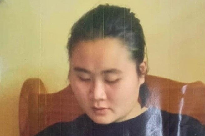 Nu van dong vien Judo mat tich gan mot thang sau khi ve tham nha hinh anh