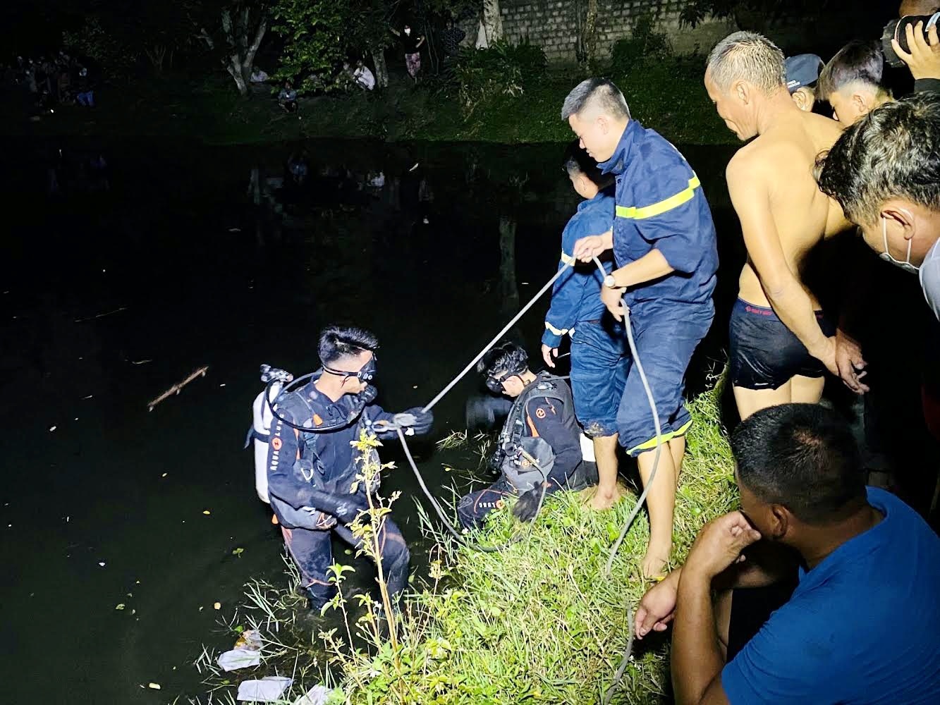 nam sinh 16 tuoi duoi nuoc anh 1