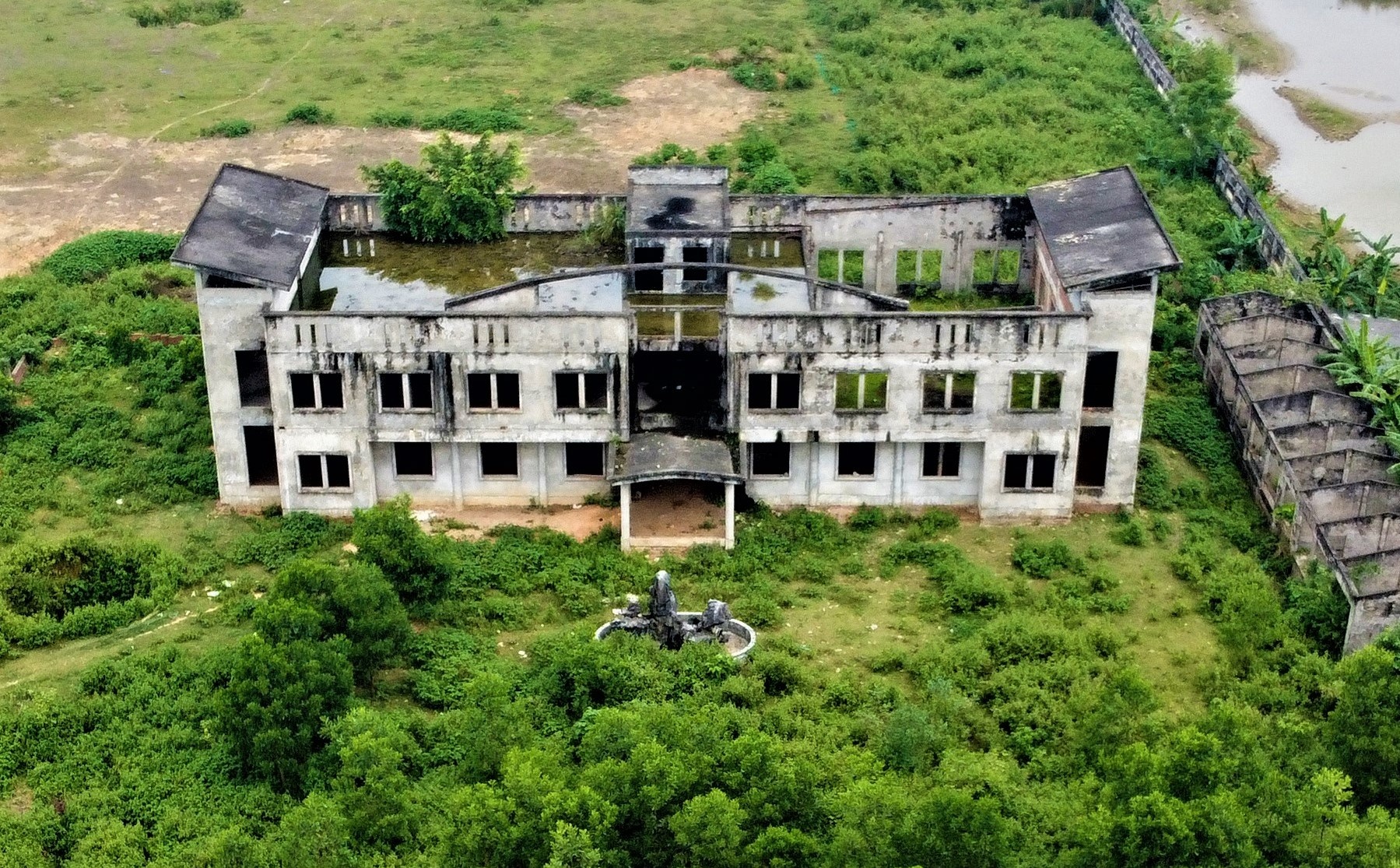 Du an nha may xi mang 5.000 ty dong do dang suot 15 nam hinh anh