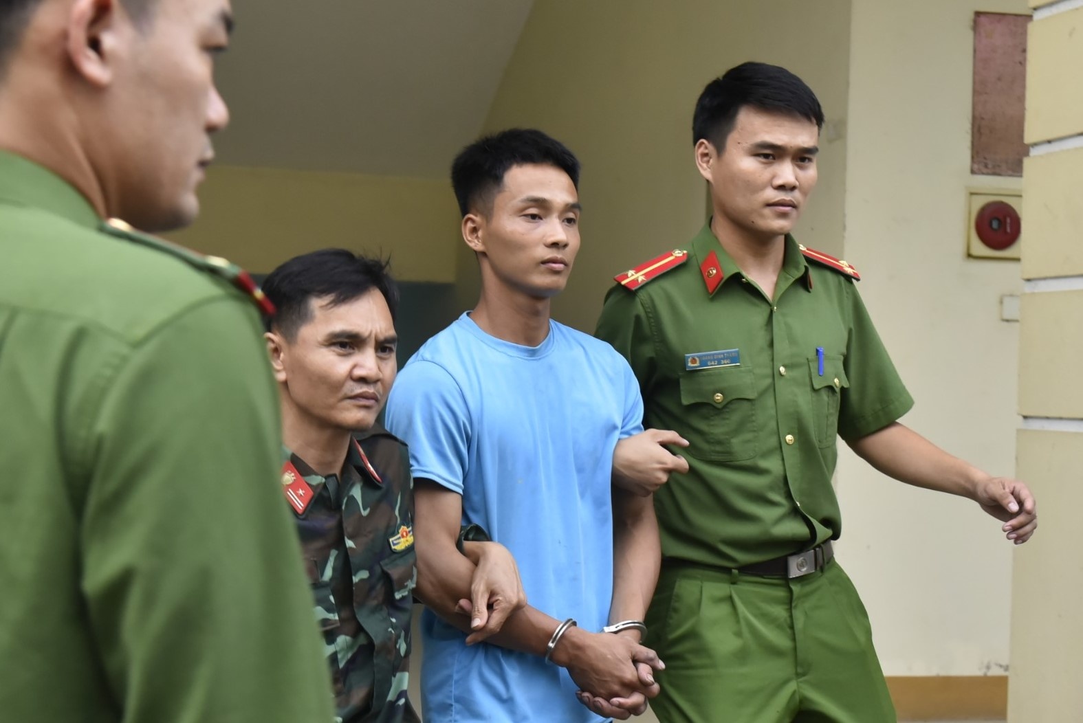 Dan giai Trieu Quan Su len xe cua Cuc Dieu tra hinh anh