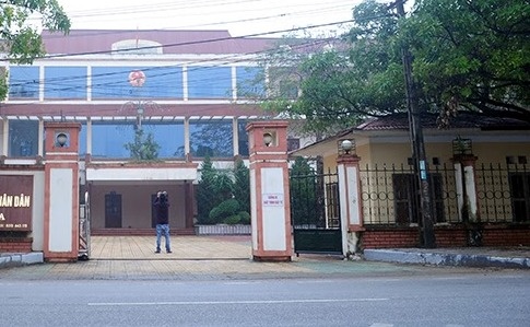 Chu tich xa tu vong tai phong lam viec hinh anh