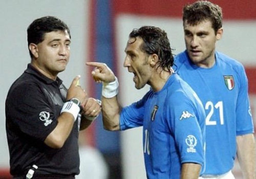 Trong tai World Cup 2002, sau tai tieng o Han Quoc den buon ma tuy hinh anh