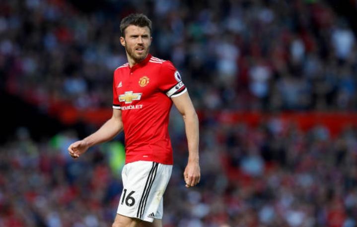 Michael Carrick gay an tuong trong ngay chia tay Man Utd hinh anh