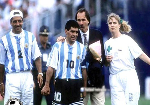 Maradona o World Cup 1994: Ma tuy va bi dong doi 'dam len sau lung' hinh anh