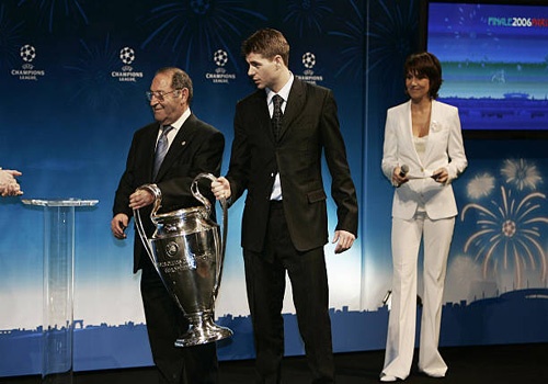 Huyen thoai Real: 'Danh bai Liverpool de nhu an keo' hinh anh