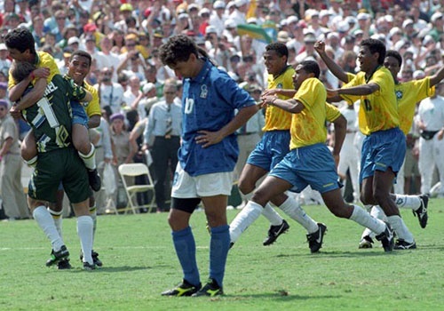 Roberto Baggio that bai tren cham 11 m o chung ket World Cup 1994 hinh anh