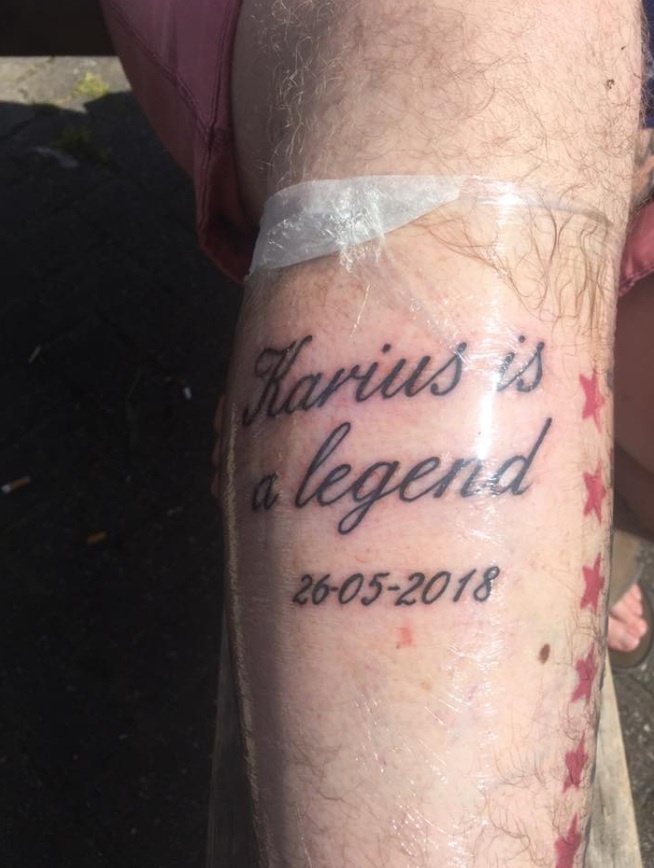 CĐV MU gọi tội đồ Liverpool là 'huyền thoại" ảnh 1 CDV MU goi toi do Liverpool la 'huyen thoai" anh 1