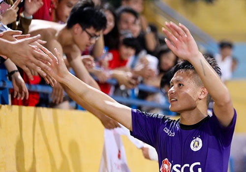 CLB Ha Noi 4-0 CLB Khanh Hoa: Quang Hai da phat dep mat hinh anh