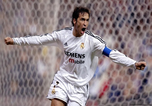 Real don duong cho Raul tro thanh HLV truong giong Zidane? hinh anh