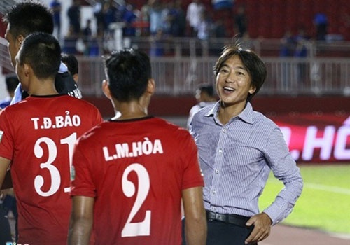 HLV Miura tiec nuoi khi khong the thang HAGL hinh anh