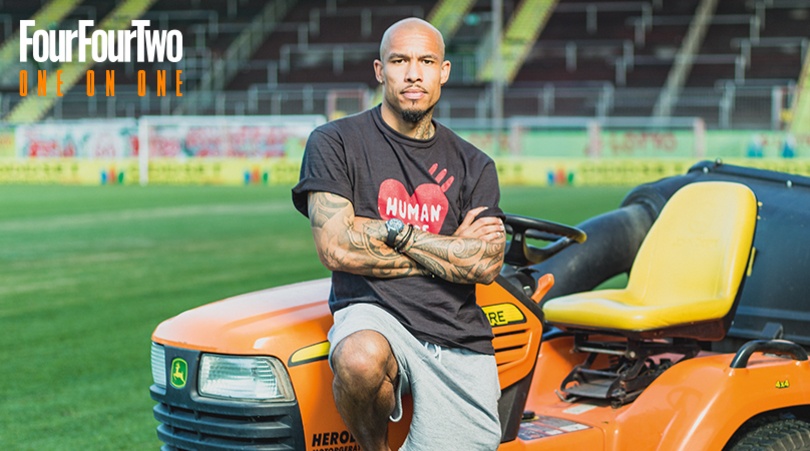 De Jong muốn mời Alonso uống bia ảnh 1 De Jong muon moi Alonso uong bia anh 1