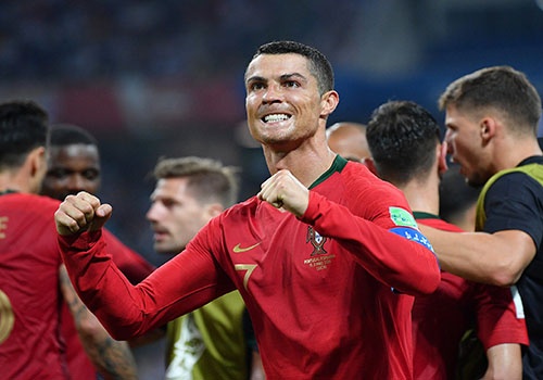 Mac ke tron thue, Ronaldo van lap hat-trick chinh phuc World Cup hinh anh