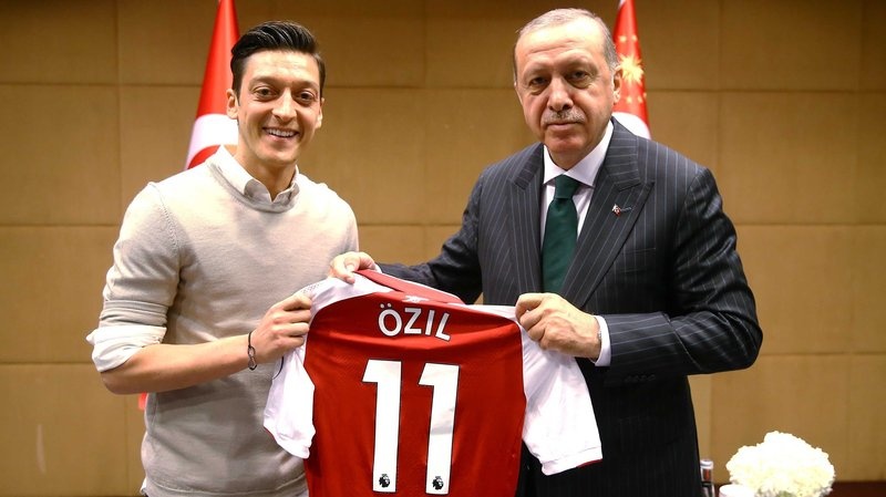 Mesut Oezil tu gia doi tuyen Duc anh 1