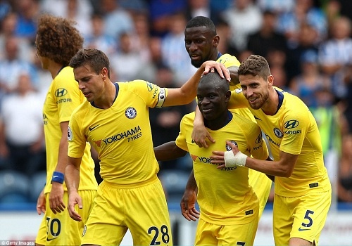 Chelsea thang Huddersfield 3-0: Tung bung nhung dung voi mo xa hinh anh