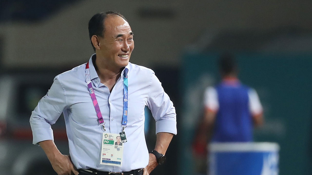 Olympic Viet Nam vs Han Quoc,  HLV Han Quoc anh 1
