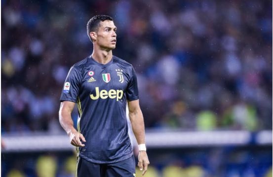 Ronaldo tit ngoi tran thu ba lien tiep: Gay go that roi day CR7 hinh anh