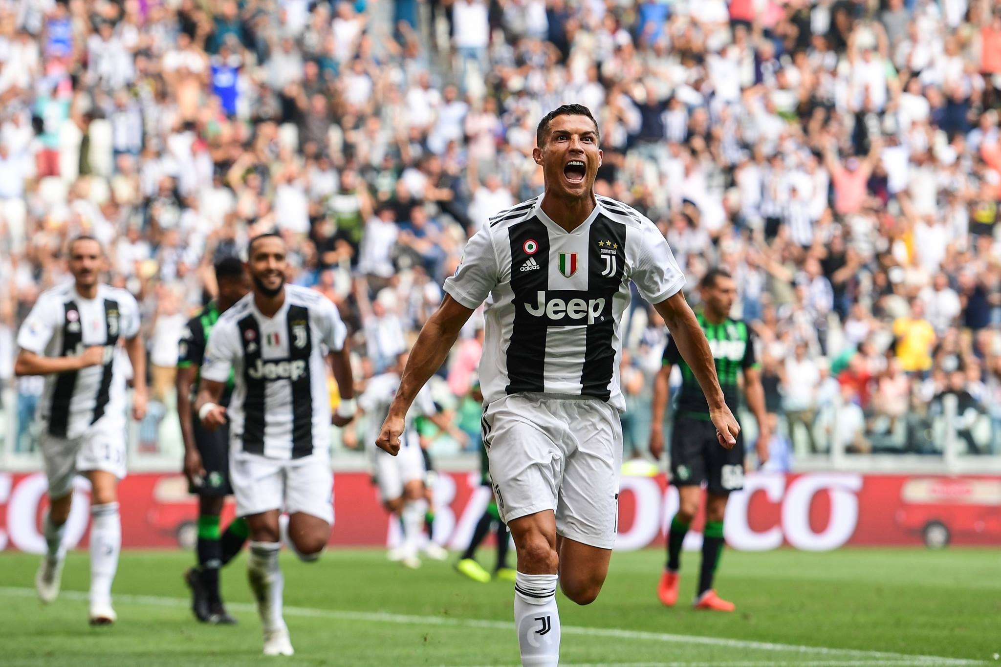 Juventus thang Sassuolo 2-1: Chao mung ‘ke huy diet' Ronaldo hinh anh