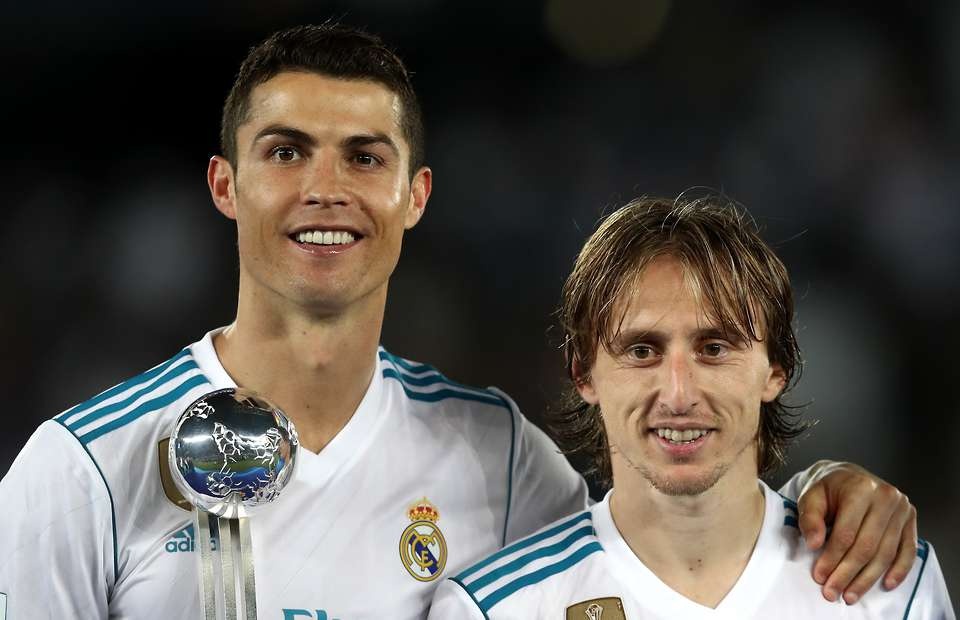 Casemiro gat Modric, chon Ronaldo cho Qua bong vang 2018 hinh anh