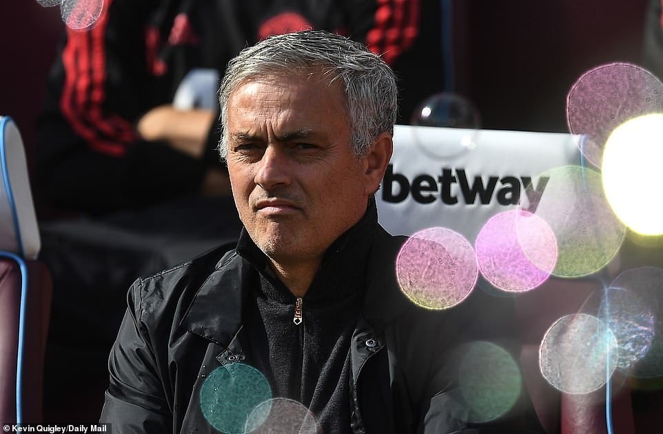 MU thua West Ham 1-3: Sau lung Mourinho la vuc tham hinh anh