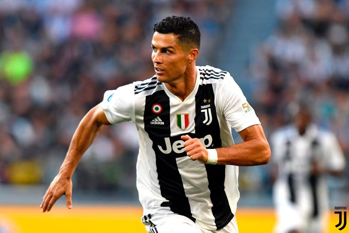 Juventus thang Napoli 3-1: Gio thi ai con che Ronaldo ich ky? hinh anh
