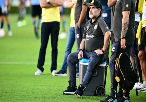 Maradona khong the di lai binh thuong hinh anh