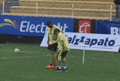 Diego Maradona mat het sun dau goi, se phai dung chan gia hinh anh